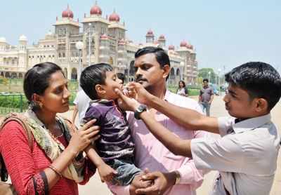 Vaccine raises spectre of 'dead' polio strain's spread