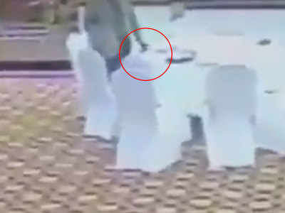 Pak govt officer steals Kuwait delegate’s wallet, suspended