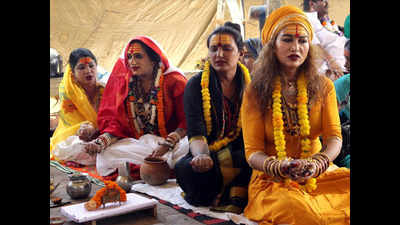 Transgenders perform ‘pind daan’ in Varanasi