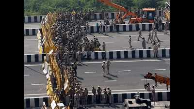 Kisan jam: Delhi borders on chaos