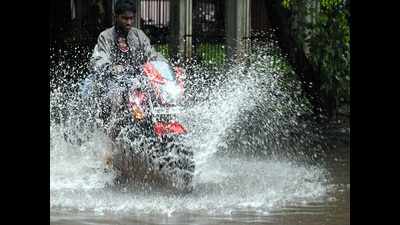 Heavy rain pounds Puducherry, normal life hit