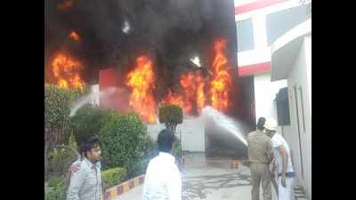 Kanpur: Major fire breaks out in a chemical factory at Panki Industrial area