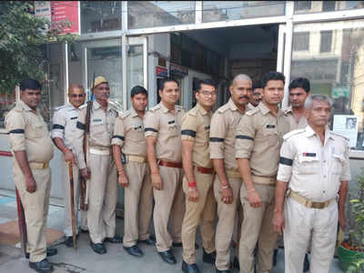 LV Comes to Mumbai – Bollywood Fashion Police