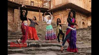 CITY YOUNGSTERS GLAM UP GARBA SEASON WITH SIMPLE AND CLASSY LOOKS