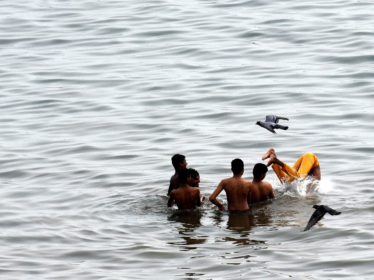 Mumbai October Heat Mumbai Sizzles At 37 2 C Hottest October Day Since 16 Mumbai News Times Of India