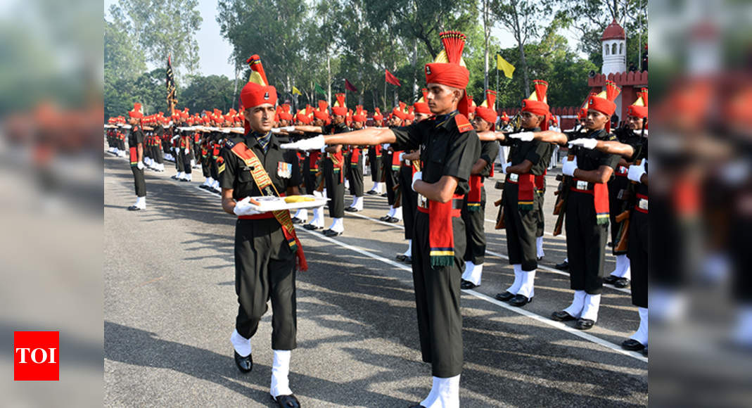 soldiers-of-the-jat-regiment-centre-take-oath-at-bakshi-parade-ground