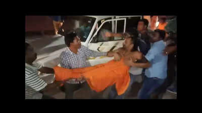 Seer sitting on fast for Ram temple arrested in Faizabad