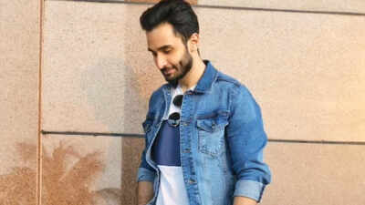 Vinod Mehra's son makes his Bollywood debut in 'Baazaar'