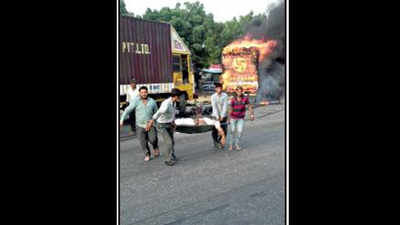 Two burned alive in road mishap