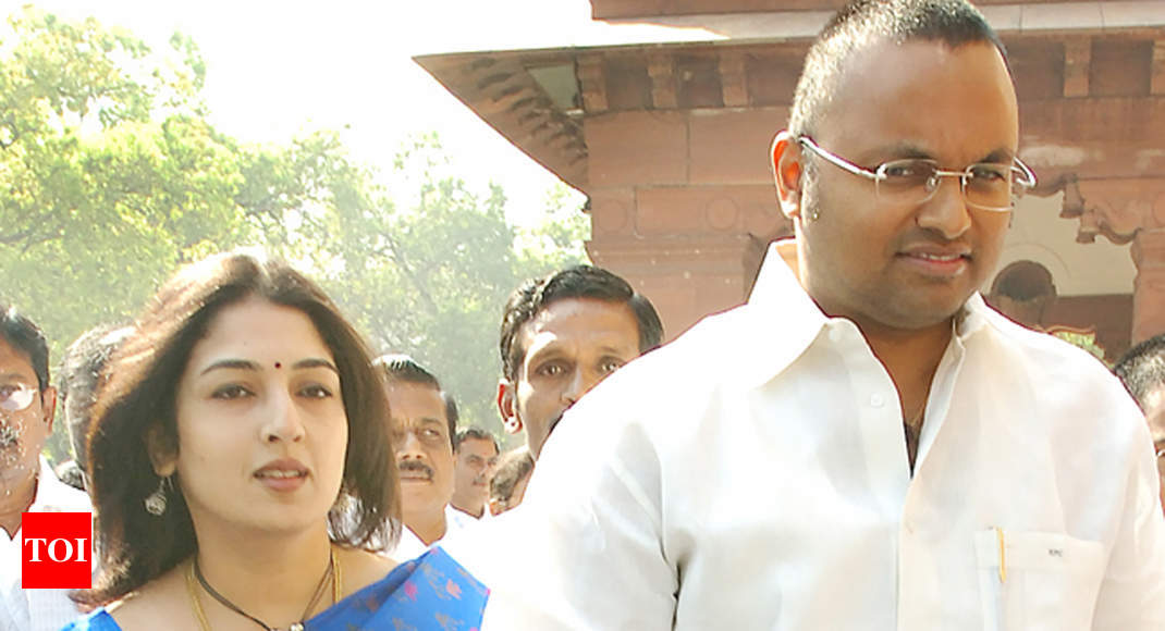 Karti, wife face I-T chargesheet in Tamil Nadu land deal 