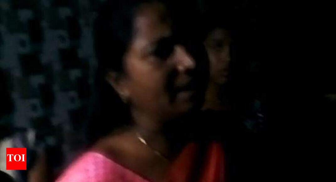 Gujarat: Alpesh Thakor’s close aide Geniben sparks controversy by provoking mob to burn alive rape accused - Times of India ►