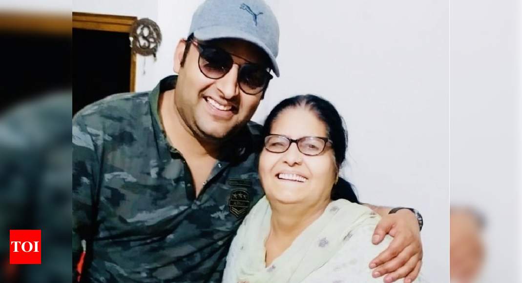 Kapil Sharma shares a rare picture with his mother - Times of India