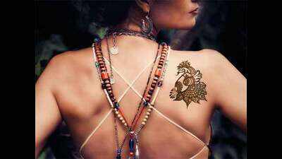 When Mumbaikars brought sexy ‘back’, for Navratri!