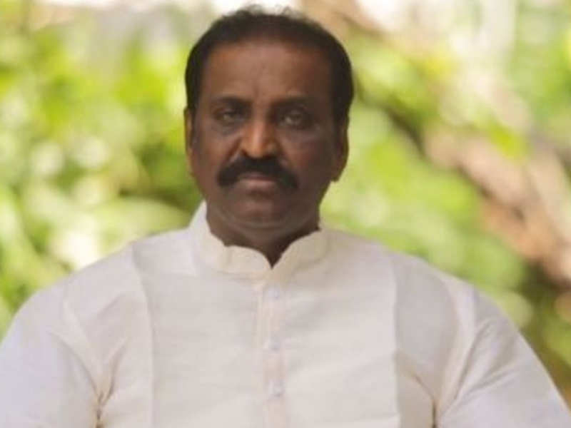 Woman alleges Vairamuthu read out obscene poem to her friend