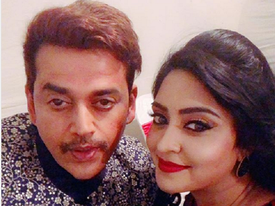 Photo: Shubhi Sharma enjoys a Dandiya night with Ravi Kishan