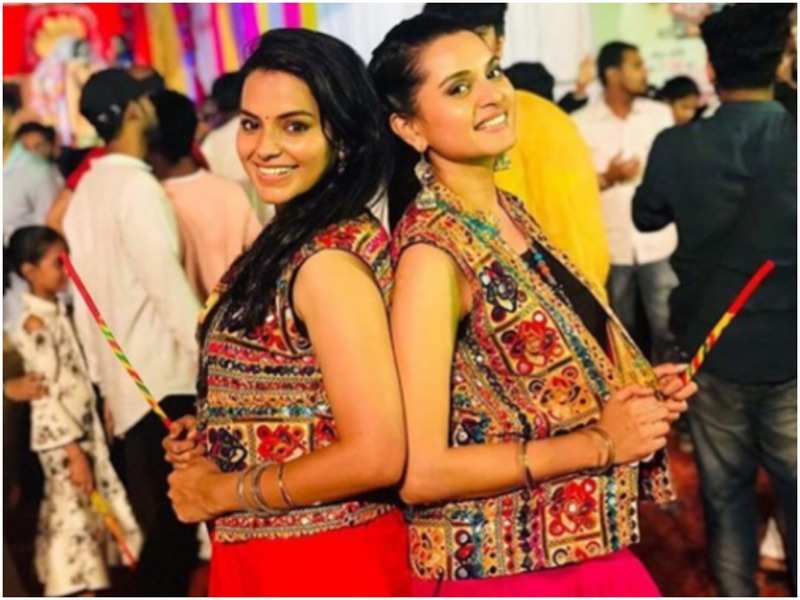 Real Life Sisters Titeeksha And Khusbhoo Tawde Flaunt Their Swag By Twinning For Dandiya Night Times Of India khusbhoo tawde flaunt their swag