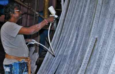 Cyclone impedes Durga Puja preparations