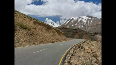 Check posts lifted, Manali-Leh road closed officially