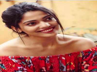 Photos: Pooja Sawant mesmerises with her enchanting smile
