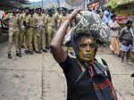 Protesters block women scribes, attack cars near Sabarimala 