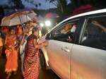 Protesters block women scribes, attack cars near Sabarimala 