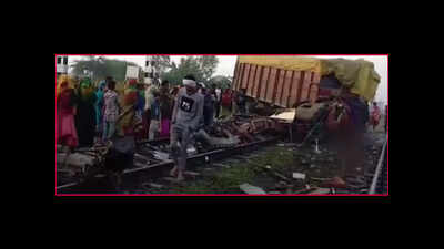MP: Truck hits Delhi bound Rajdhani Express, 2 coaches derail