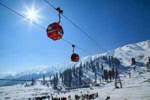 Your guide to skiing in Kashmir
