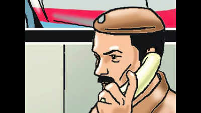 Delhi: Man chases down snatchers, one held