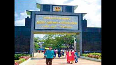 Carry mobile, pay for camera at Vandalur zoo