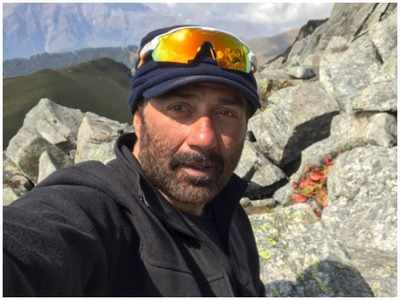 Sunny Deol's thanks fans for their birthday greetings