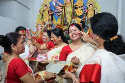 Dashami revelry goes a notch higher with sindoor khela, Ravan podi