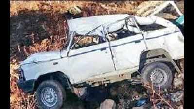 Kolkata youth dies in HP taxi plunge