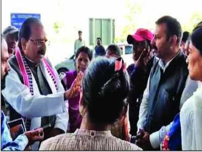 Denied Ticket For Mayoral Polls, BJP’s Women Wing Vice-prez, Supporters ...