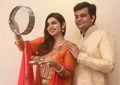 Karva Chauth 2018 gift ideas: Get big discounts on gifts for your wife