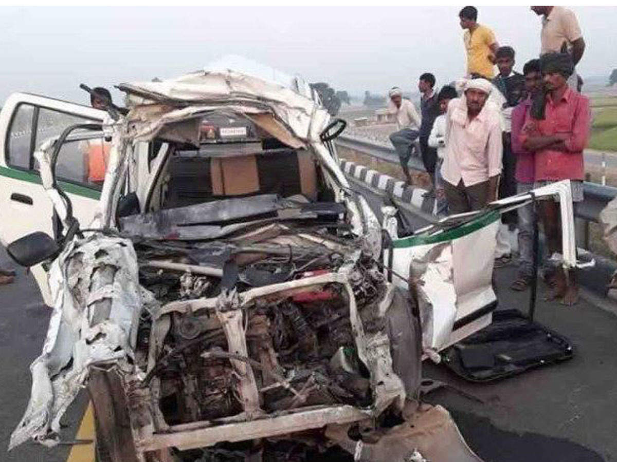 Agra-Lucknow expressway: 3 killed in road accident on Agra-Lucknow  Expressway | Agra News - Times of India