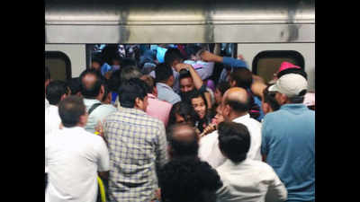 Technical snag hits Delhi Metro Blue Line
