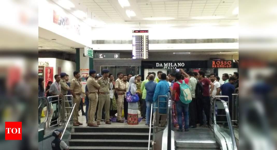 Flight Gets Delayed For 10 Hours Irked Fliers Stage Dharna At Ahmedabad Airport Ahmedabad