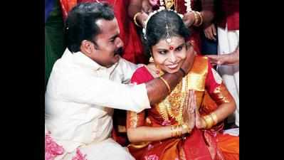 Playback singer Vaikom Vijayalakshmi ties knot