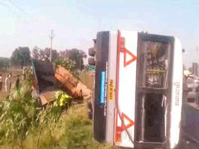 bus parked hurt rams twenty killed truck into two after patiala punjab chandigarh roadways way its