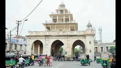 Autos, city buses banned in Walled City areas till Diwali