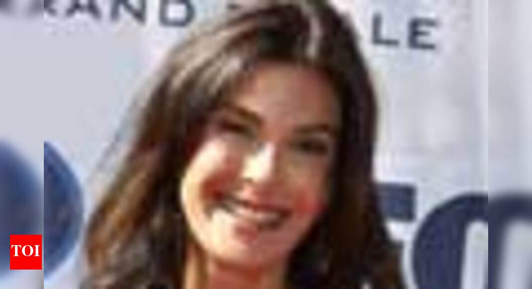 Hatcher accidentally sliced off eyelashes | English Movie News - Times ...