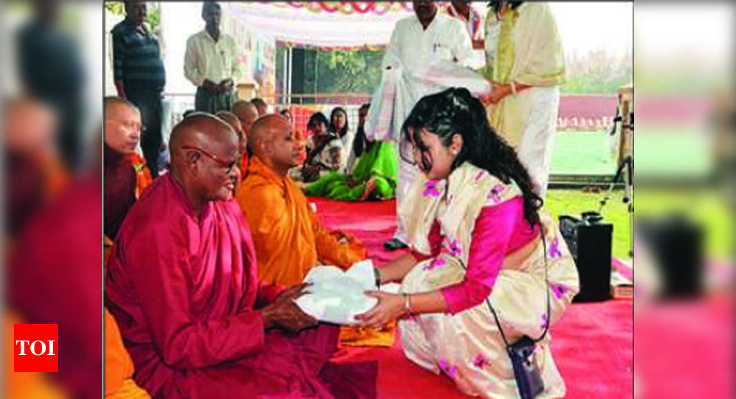 1 500 Mostly Dalits Convert To Buddhism In Meerut Meerut News