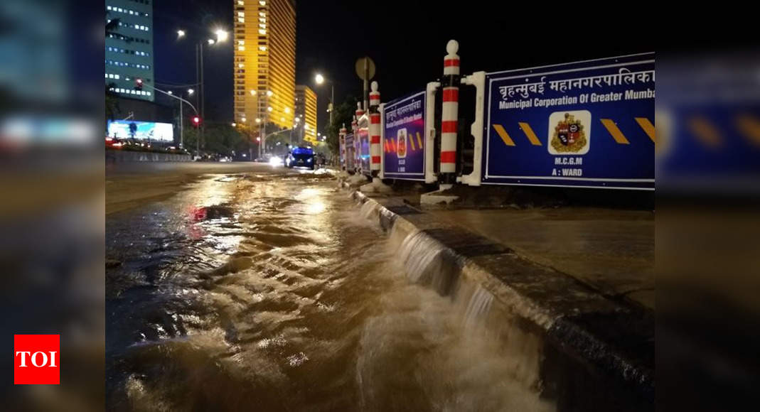 Water pipeline bursts at Marine Drive in Mumbai | Mumbai News - Times ...