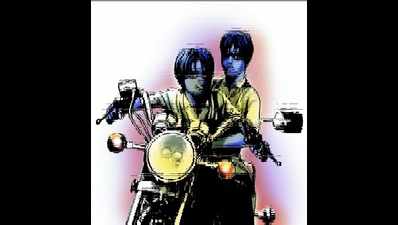Four youths on bikes turn back to rob man seeking lift in Pune