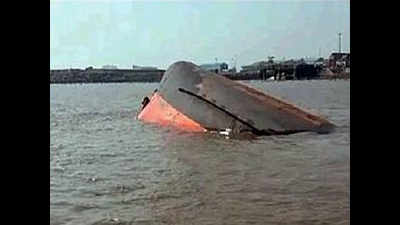 Tugboat capsizes near Dahej port