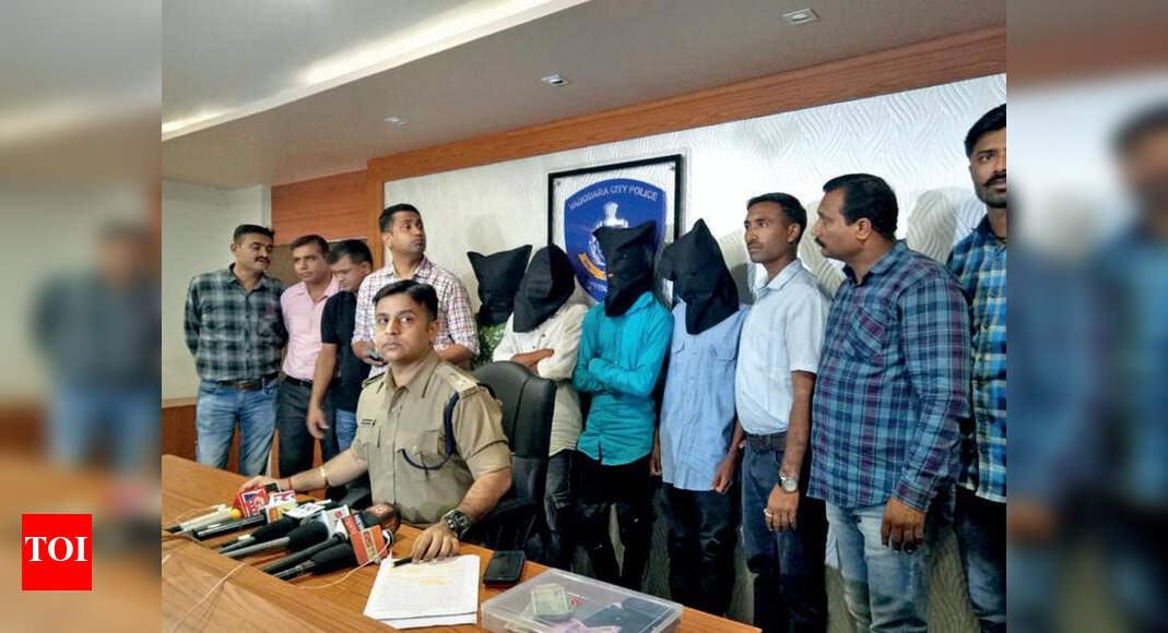 Four who looted vendor arrested | Vadodara News - Times of India