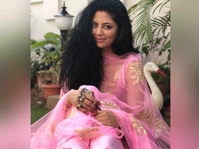 Kavita Kaushik paints her first karva chauth in pink