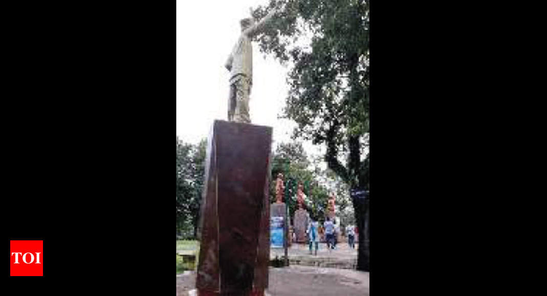 After Shivaji in Arabian sea, storm over Savarkar statue at Kala Pani ...