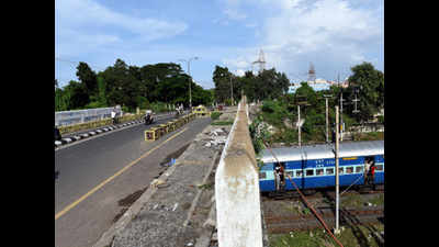 Railways, Tangedco agree to rebuild Elephant Gate bridge