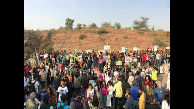 Thousands gather to protest NHAI’s road plan in Aravali Biodiversity Park
